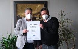 Michael Braun und Christian Braun, beide Niederlassungsleiter bei Lebert-Noerpel GmbH & Co. KG, Kempten mit der Urkunde für Platz 2 beim IDS Qualitäts-Ranking 2020