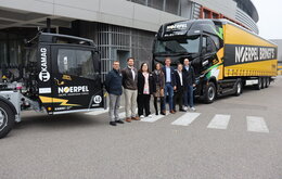 Gruppenfoto E-LKW und E-Rangierfahrzeuge