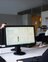 Mitarbeiter am Bildschirm mit Speditionssoftware